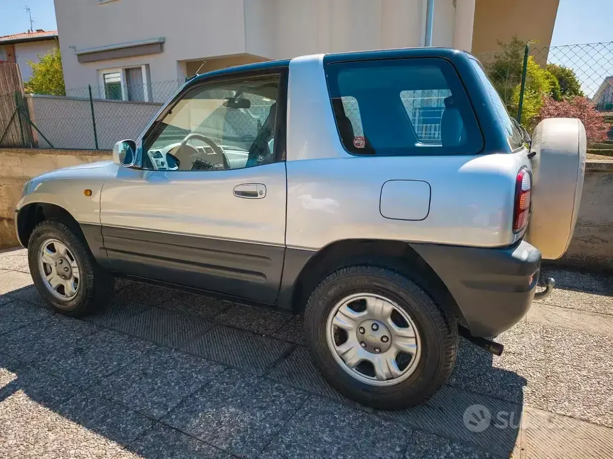 Usata Toyota RAV4 128 CV (94 kW) 1998 Grigio SUV
