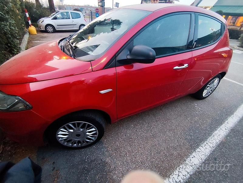 Usata Lancia Ypsilon 69 CV (50 kW) 2017 Rosso Utilitaria