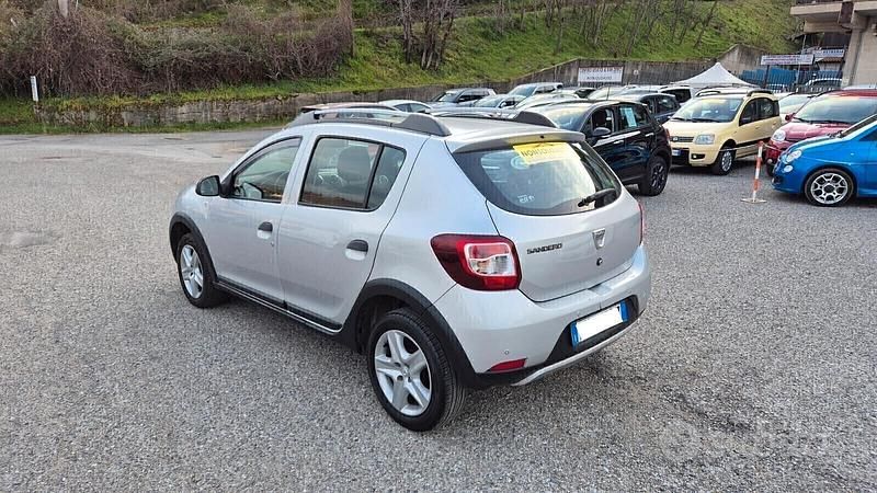 Usata Dacia Sandero Prestige 90 CV (66 kW) 2014 Grigio SUV