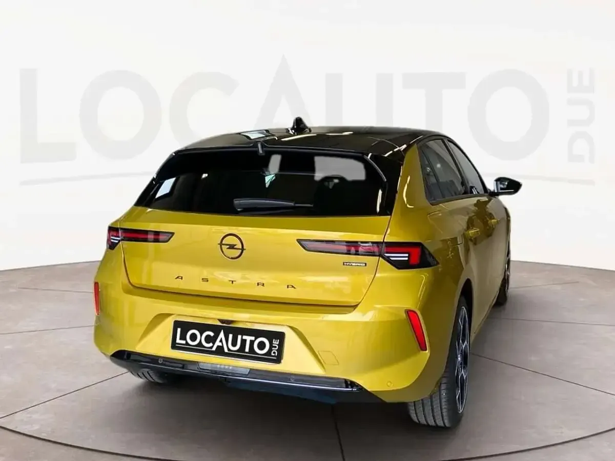 Nuova Opel Astra 145 CV (106 kW) 2026 Giallo Berlina