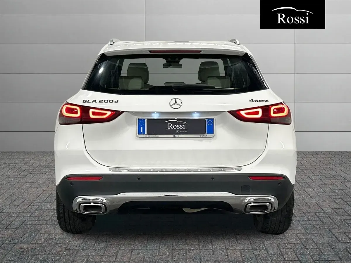Käytetty Mercedes GLA200 150 HP (110 kW) 2020 Sininen Katumaasturi