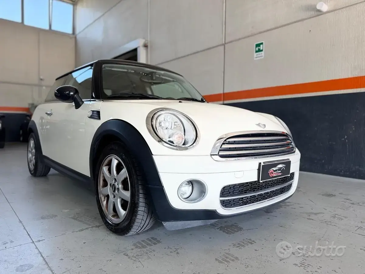 Usata Mini Cooper D Chili 109 CV (80 kW) 2009 Oro Utilitaria