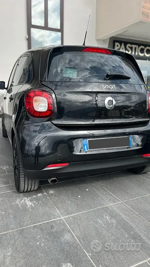 Usata Smart ForFour 71 CV (52 kW) 2018 Nero Utilitaria