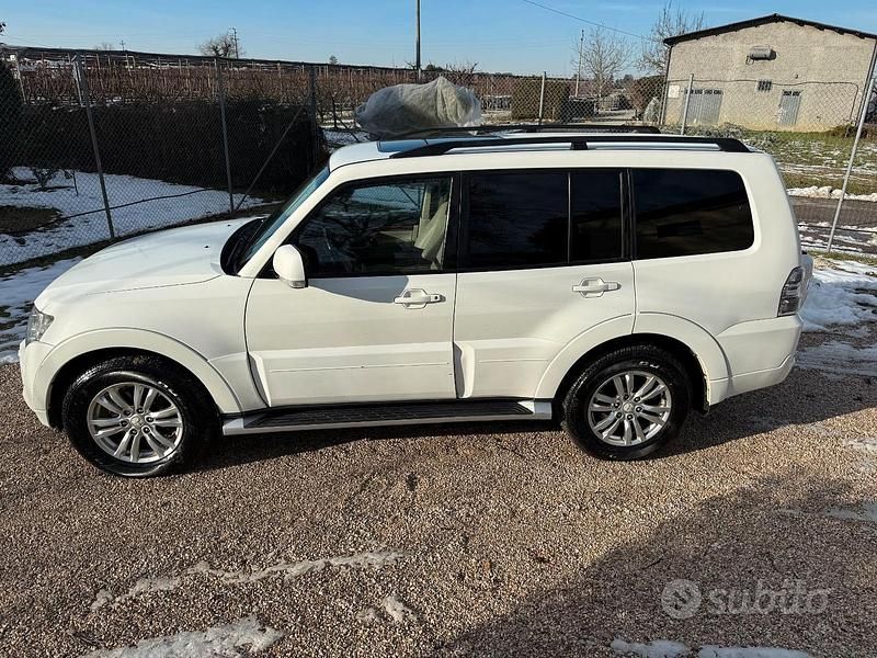 Usata Mitsubishi Pajero Instyle 200 CV (147 kW) 2014 Bianco SUV