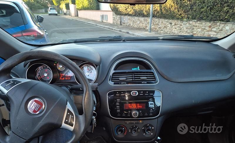 Usata Fiat Punto 77 CV (56 kW) 2012 Bianco Utilitaria