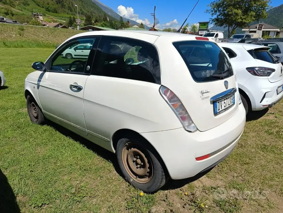 Usata Lancia Ypsilon 77 CV (56 kW) 2009 Bianco Utilitaria