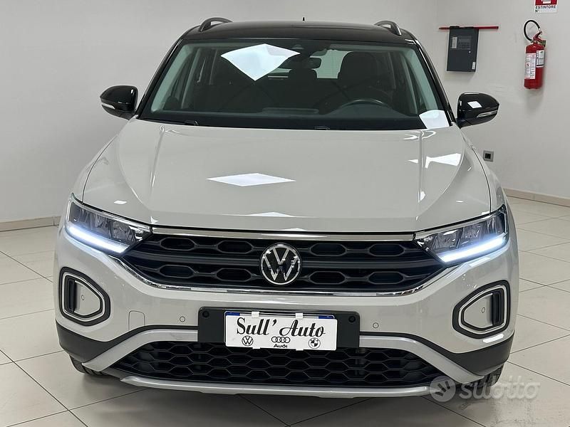 Usata VW T-Roc Life 110 CV (80 kW) 2023 Beige SUV