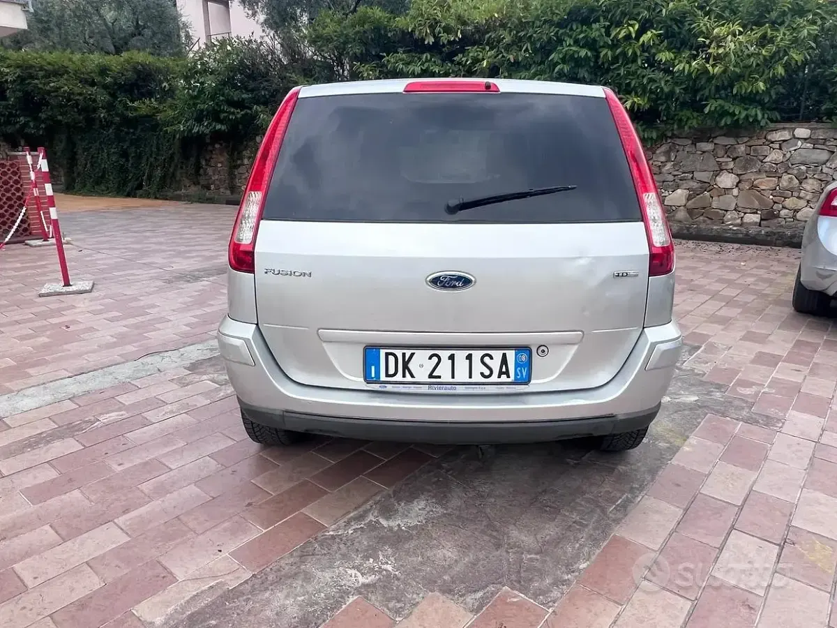 Usata Ford Fusion Titanium 90 CV (66 kW) 2008 Grigio Utilitaria