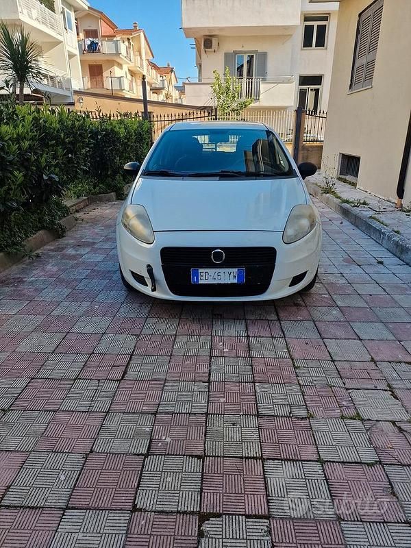 Usata Fiat Punto 75 CV (55 kW) 2010 Bianco Utilitaria