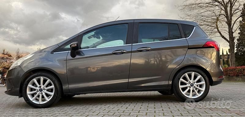 Begagnad Ford B-MAX Titanium 90 HK (66 kW) 2017 Grå Minibuss