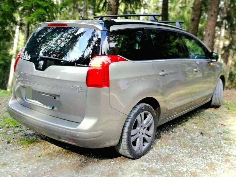 Usata Peugeot 5008 Allure 111 CV (81 kW) 2012 Bronzo Monovolume