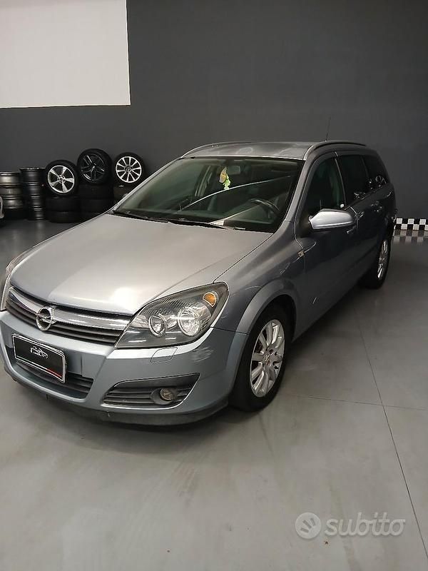 Usata Opel Astra Cosmo 101 CV (74 kW) 2006 Grigio Station wagon