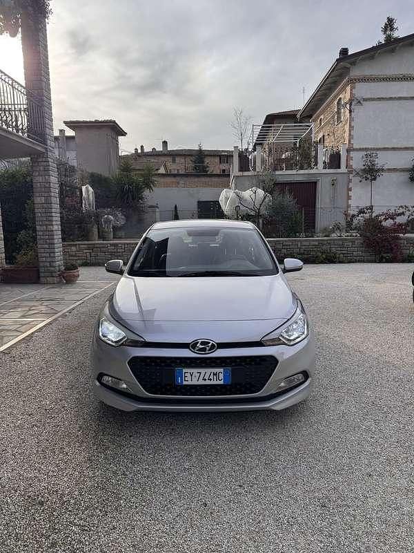 Usata Hyundai i20 Edition 75 CV (55 kW) 2015 Utilitaria