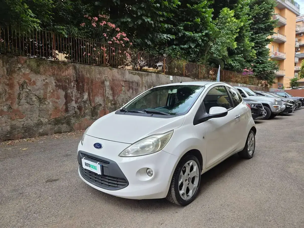 Usata Ford Ka Titanium 75 CV (55 kW) 2011 Bianco Utilitaria