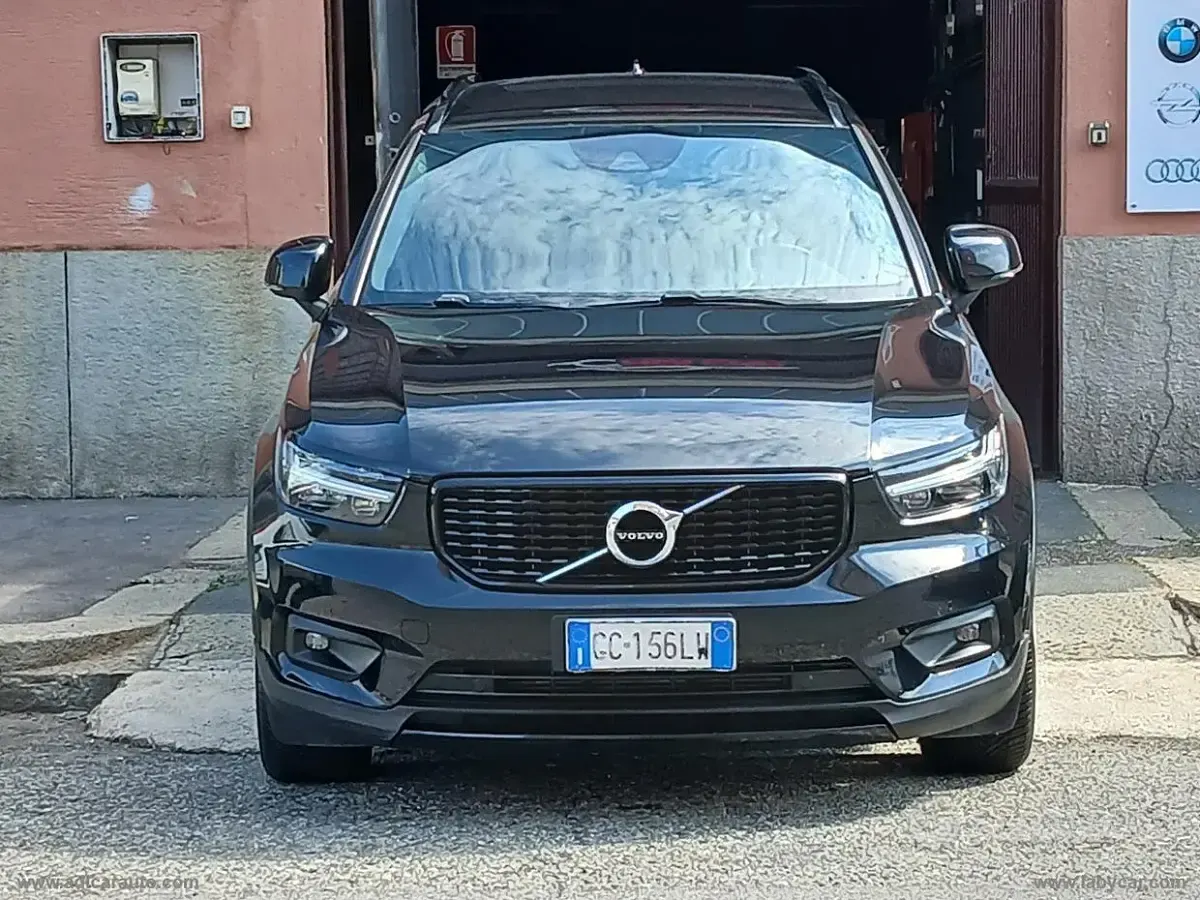 Usata Volvo XC40 R-Design 150 CV (110 kW) 2020 Nero SUV