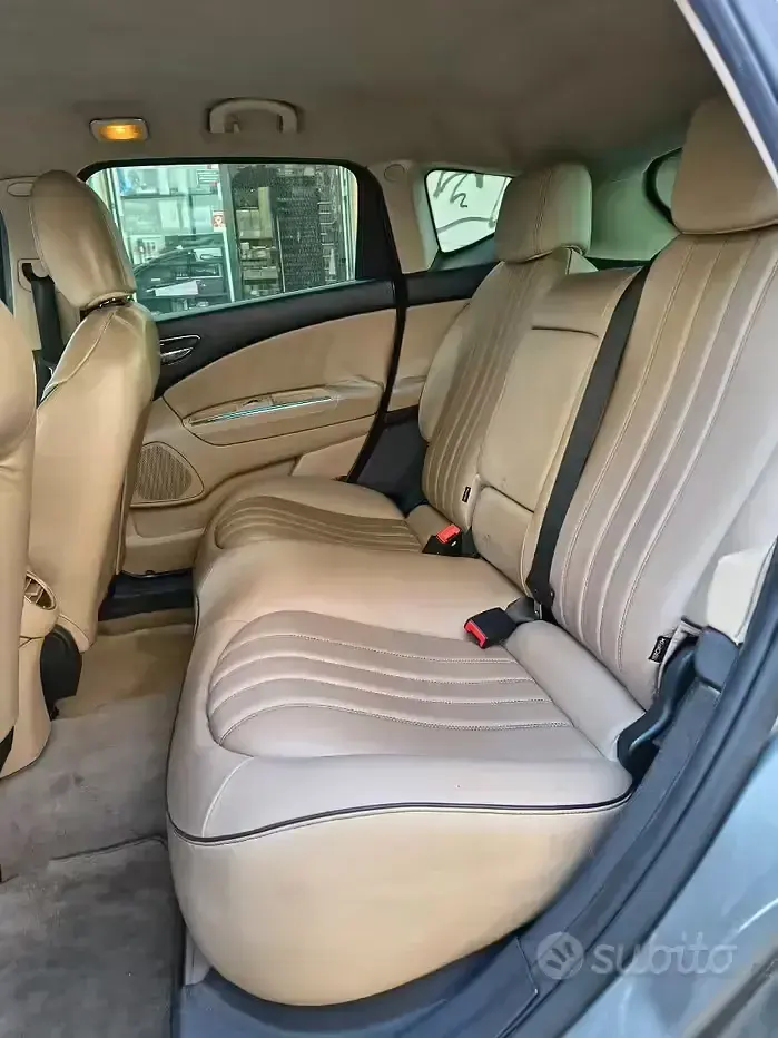 Usata Lancia Delta Platinum 165 CV (121 kW) 2012 Grigio Utilitaria