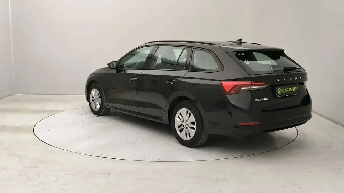 Usata Skoda Octavia Executive 150 CV (110 kW) 2021 Nero Station wagon