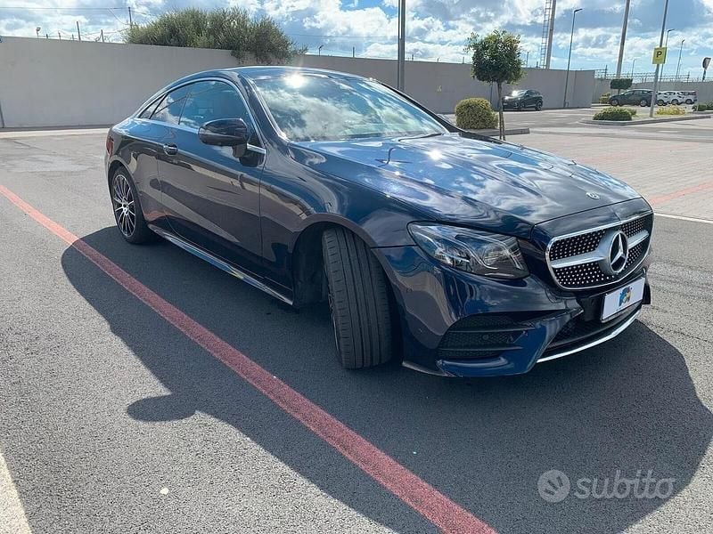 Usata Mercedes E220 Premium Plus 194 CV (142 kW) 2020 Blu Coupé