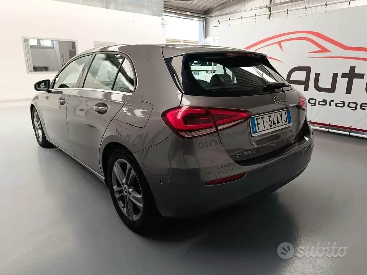 Usata Mercedes A180 Premium 116 CV (85 kW) 2019 Grigio Berlina