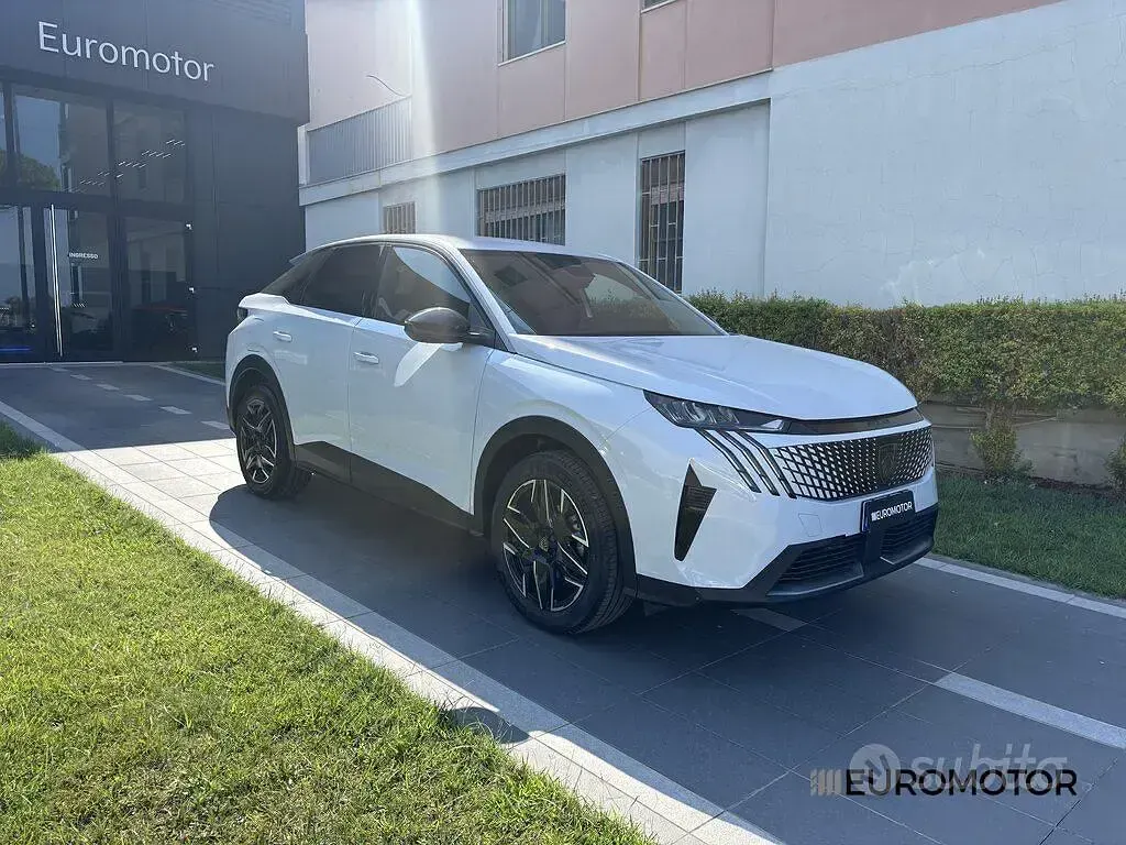 Usata Peugeot 3008 Allure 145 CV (106 kW) 2026 Bianco SUV