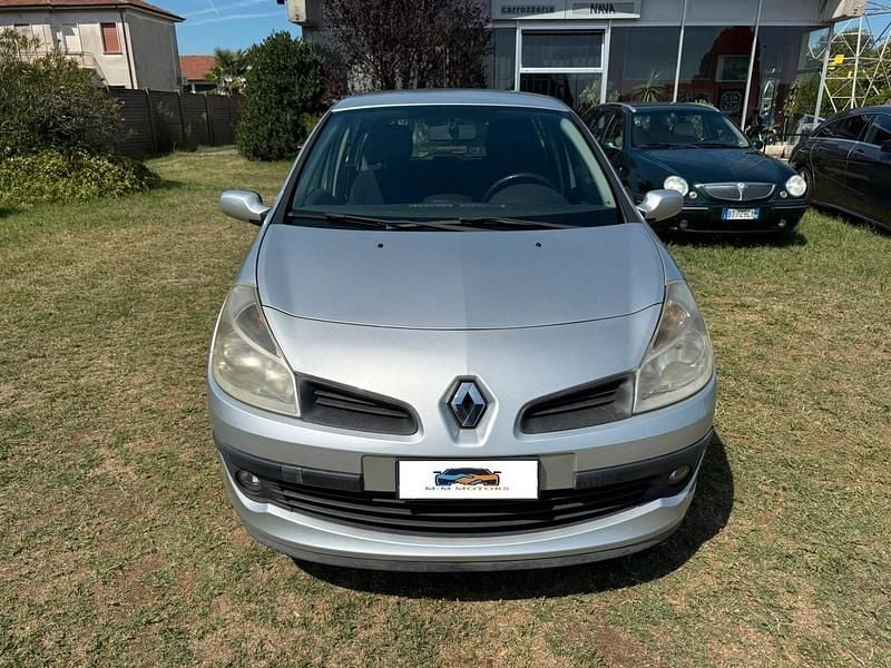 Usata Renault Clio II 75 CV (55 kW) 2006 Argento Berlina