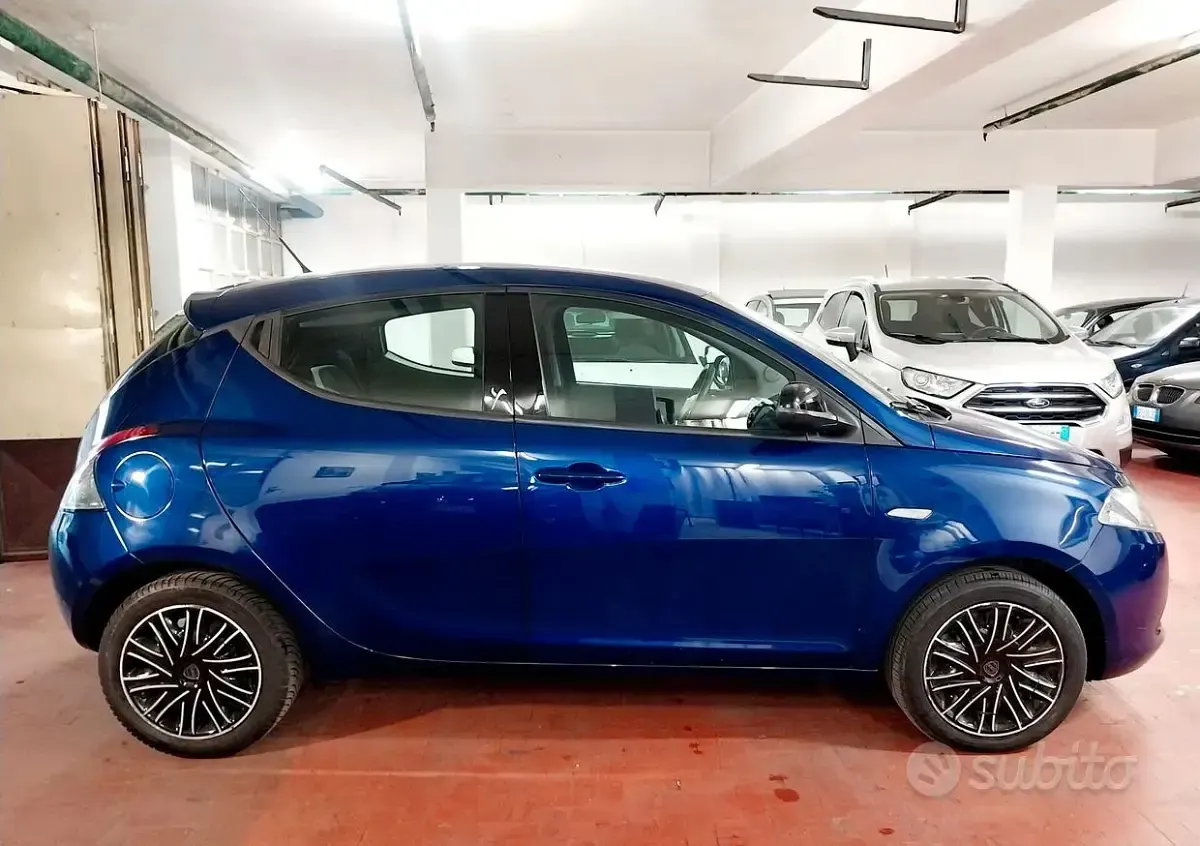 Usata Lancia Ypsilon 69 CV (50 kW) 2014 Bluazzurro Utilitaria