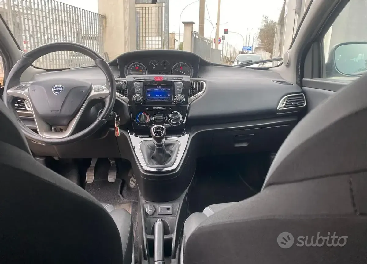 Usata Lancia Ypsilon Platinum 69 CV (50 kW) 2017 Nero Utilitaria