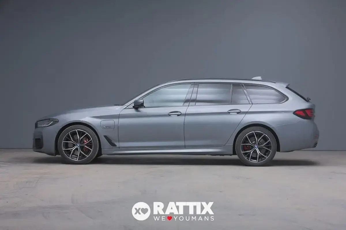 Usata BMW 530e M Sport 184 CV (135 kW) 2023 Grigio Station wagon