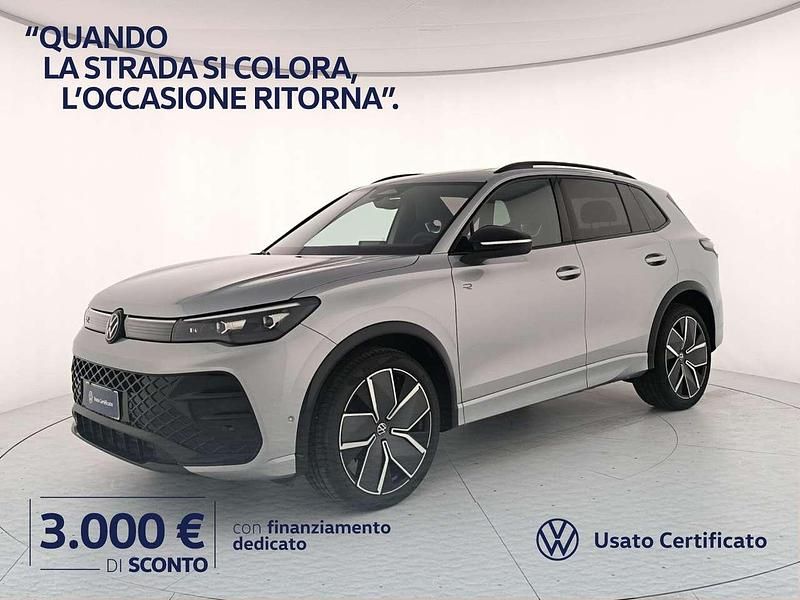 Nuova VW Tiguan R-line Plus 150 CV (110 kW) 2026 Dolomite silver metallizzato SUV