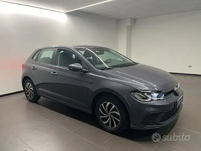 Begagnad VW Polo 90 HK (66 kW) 2022 Grå Halvkombi