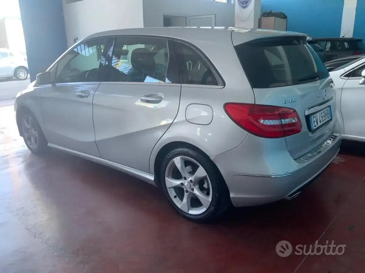 Usata Mercedes B180 109 CV (80 kW) 2014 Grigio Utilitaria