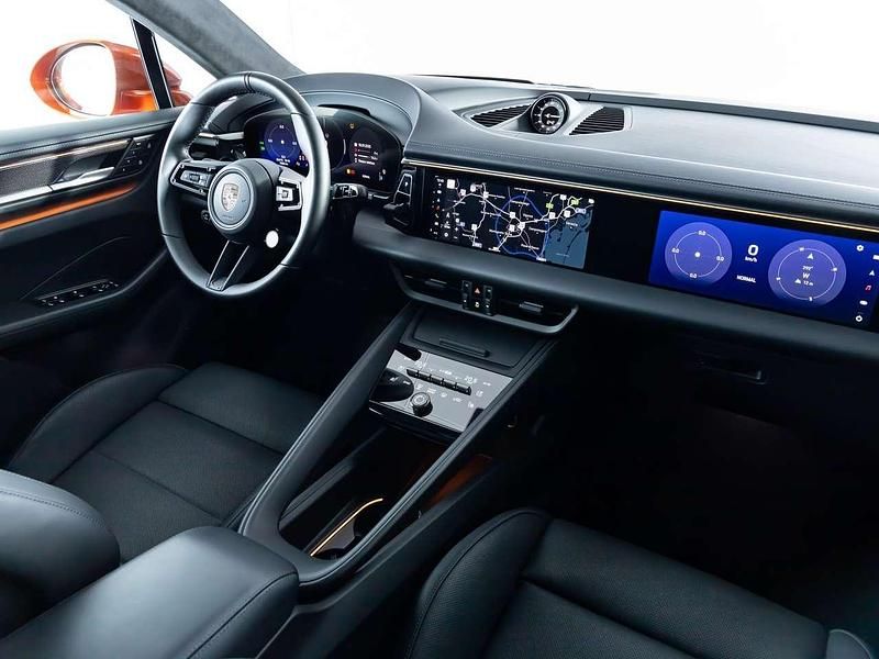 Usata Porsche Macan Turbo 469 kW (639 CV) 2024 Papaya metallizzato SUV