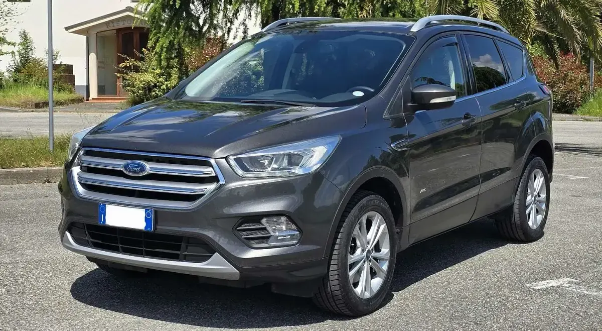 Usata Ford Kuga Titanium 150 CV (110 kW) 2019 Grigio SUV