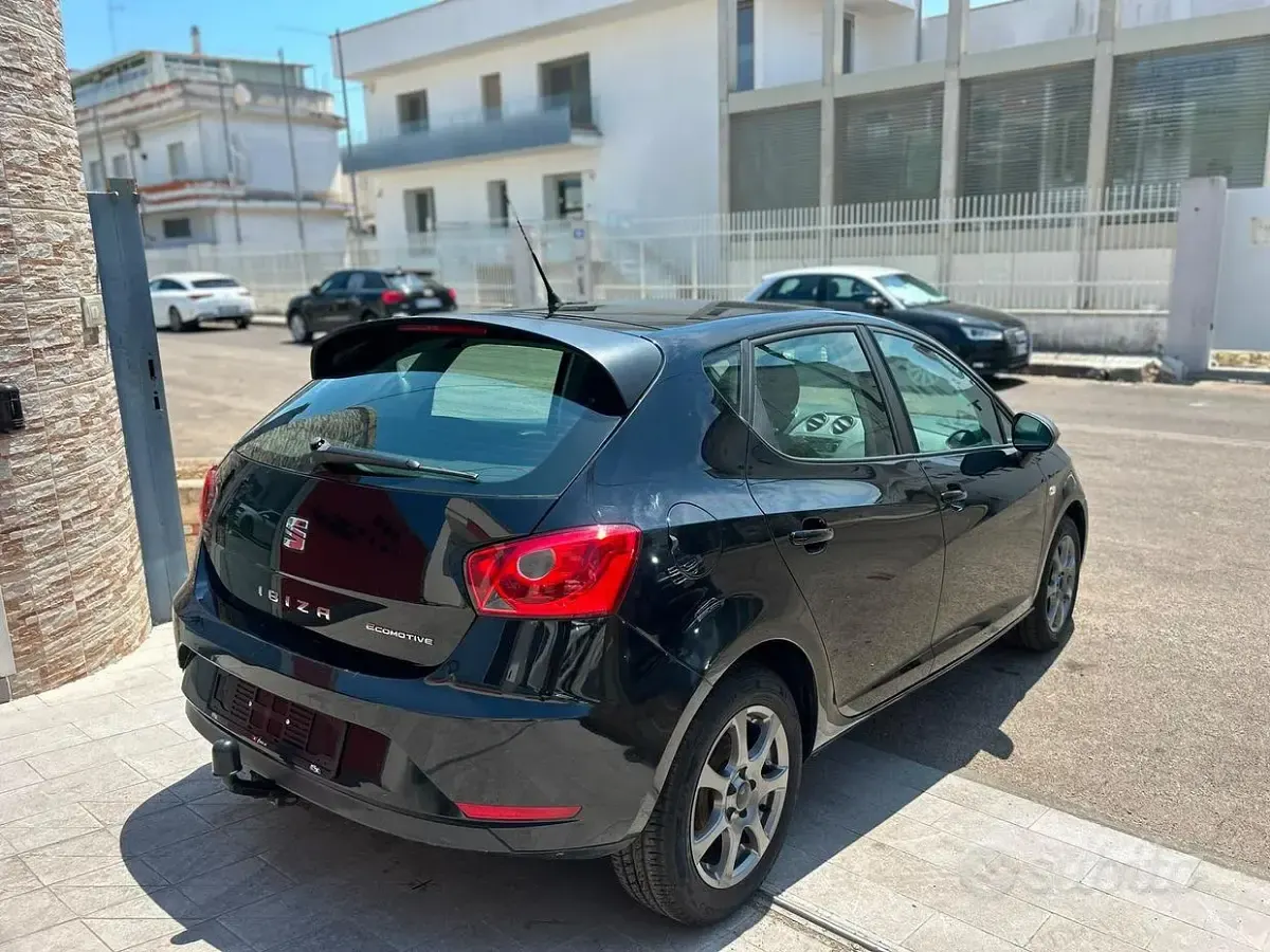 Usata Seat Ibiza CONNECT 75 CV (55 kW) 2015 Nero Berlina