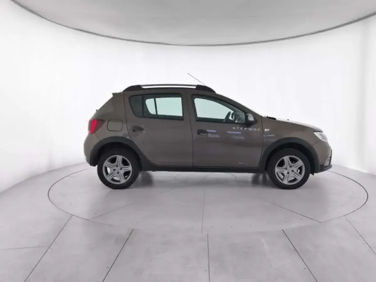 Usata Dacia Sandero Comfort 95 CV (69 kW) 2019 Brun vison Berlina