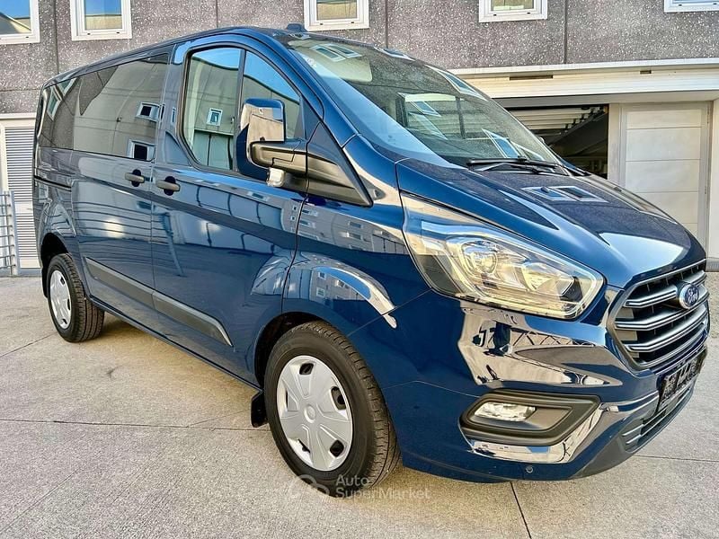 Usata Ford Tourneo Custom 131 CV (96 kW) 2022 Blu/azzurro Furgone