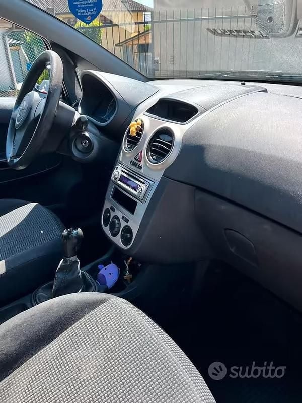 Usata Opel Corsa 85 CV (62 kW) 2010 Grigio Utilitaria