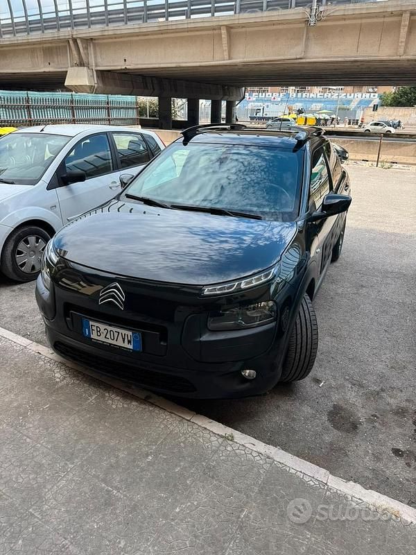 Usata Citroën C4 Shine 99 CV (72 kW) 2016 Nero SUV