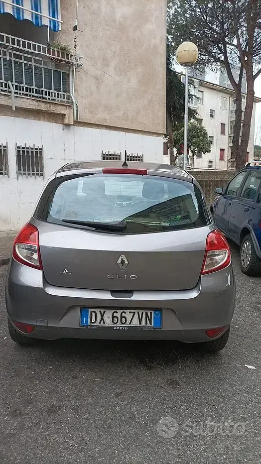 Usata Renault Clio II 75 CV (55 kW) 2009 Grigio Berlina