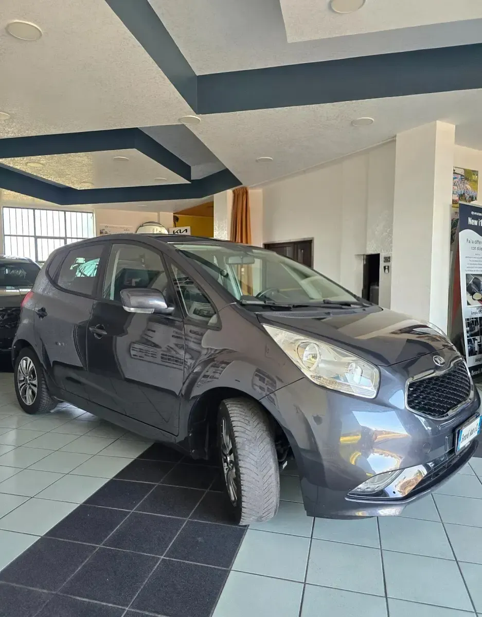 Usata Kia Venga 89 CV (65 kW) 2016 Grigio Utilitaria