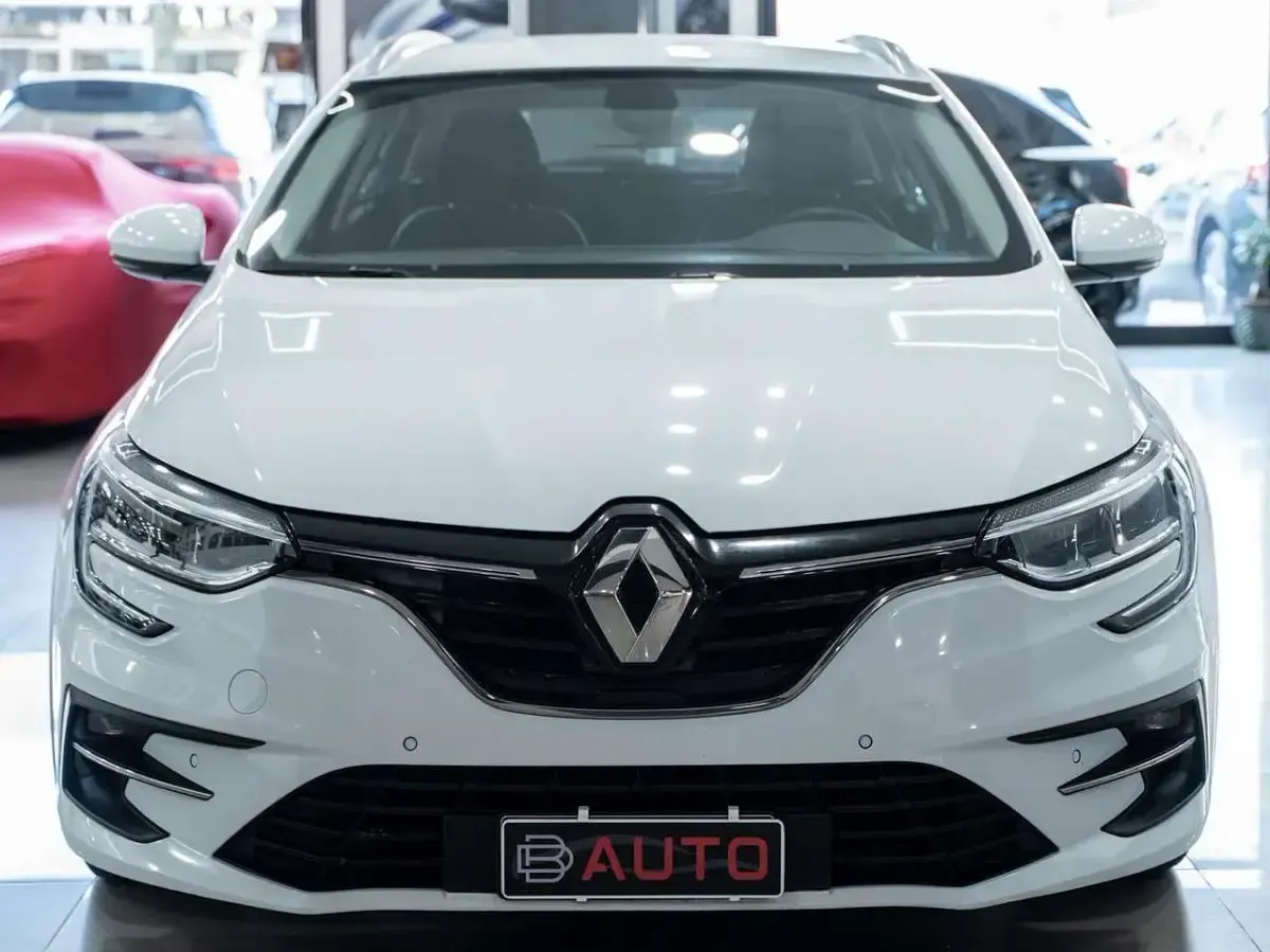 Usata Renault Mégane GrandTour 116 CV (85 kW) 2022 Bianco perlato mettallizzato Station wagon