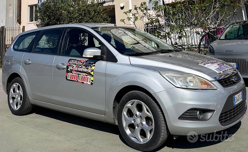 Begagnad Ford Focus 109 HK (80 kW) 2010 Grå Kombi