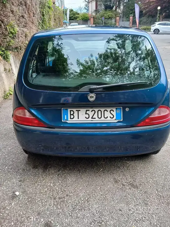 Usado Lancia Ypsilon 60 HP (44 kW) 2001 Citadino