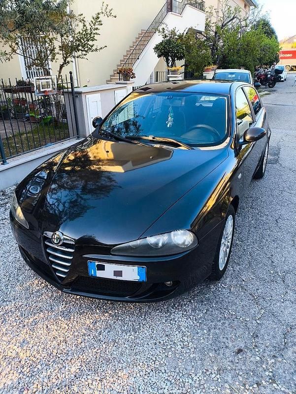 Usata Alfa Romeo 147 Distinctive 116 CV (85 kW) 2005 Nero Utilitaria