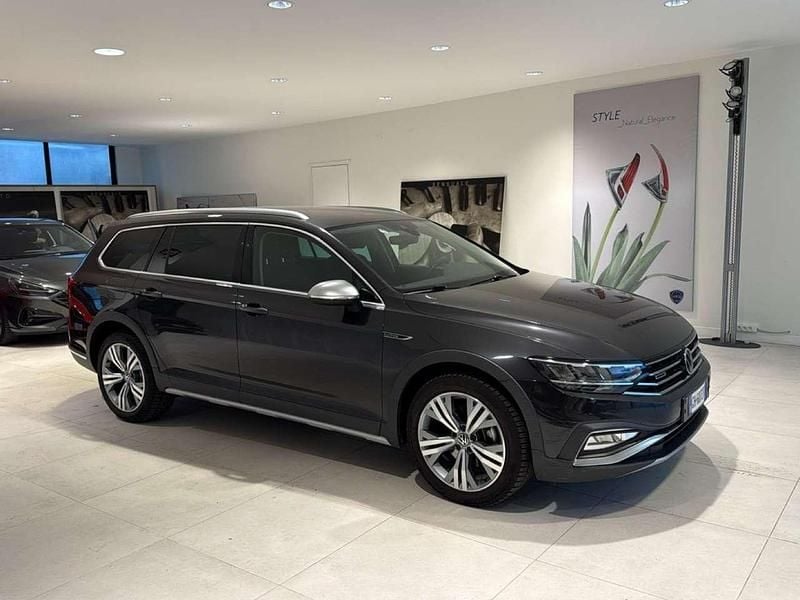 Usata VW Passat Alltrack 200 CV (147 kW) 2022 Grigio Station wagon
