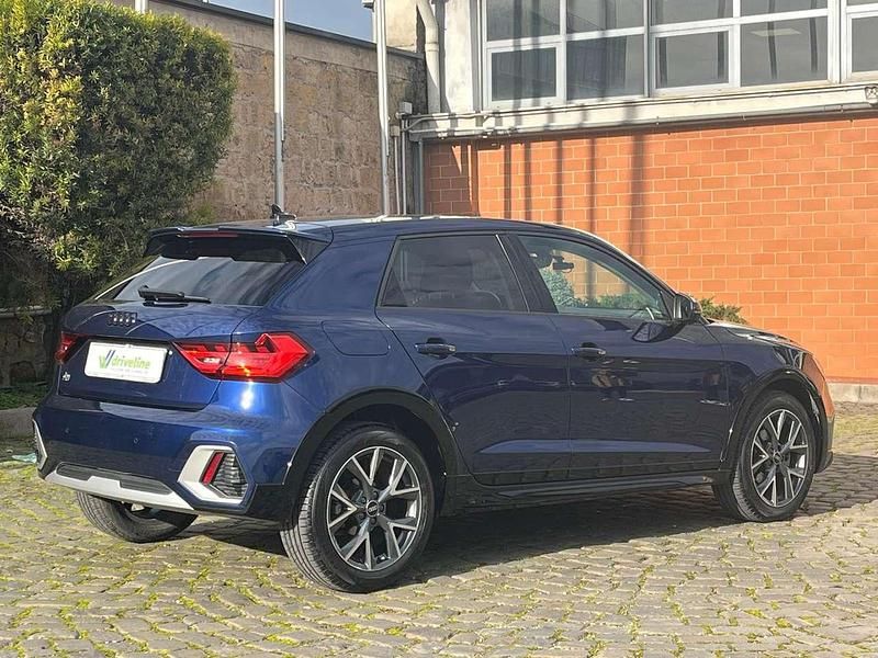 Usata Audi A1 Ambiente 150 CV (110 kW) 2023 Blu met SUV