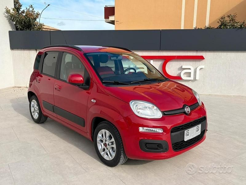 Usata Fiat Panda Lounge 95 CV (69 kW) 2015 Rosso Utilitaria