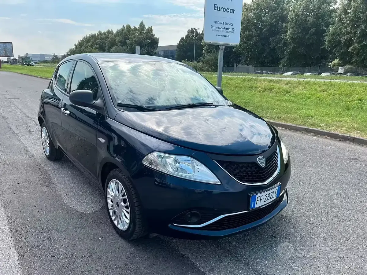 Usata Lancia Ypsilon 69 CV (50 kW) 2016 Bluazzurro Utilitaria