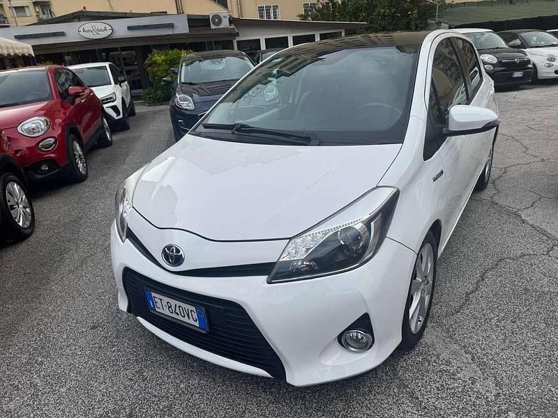 Usata Toyota Yaris Hybrid Style 75 CV (55 kW) 2014 Bianco Berlina