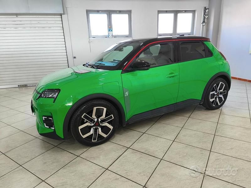 Usado Renault 5 E-Tech Komfort 110 kW (150 CV) 2025 Verde Berlina